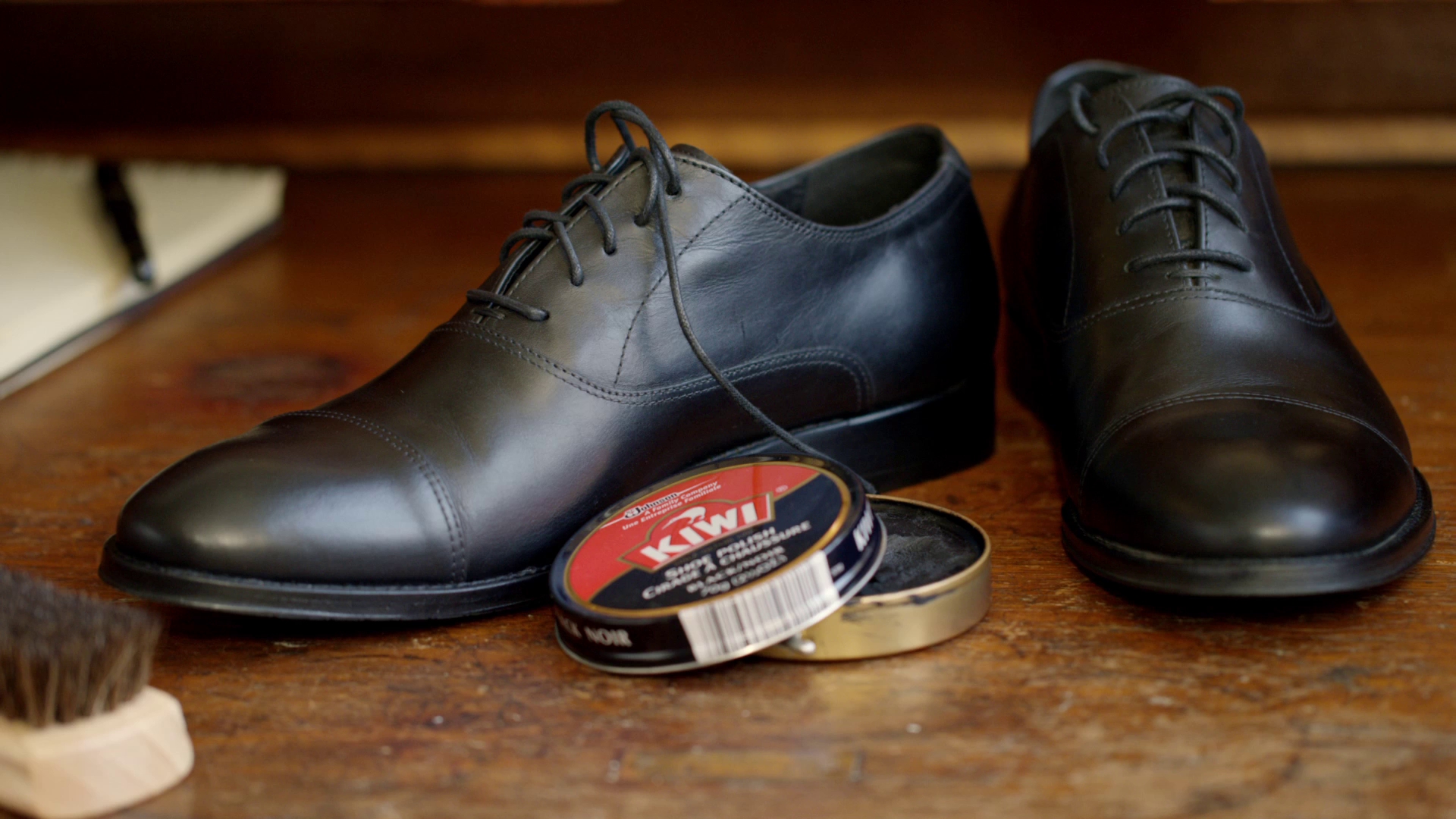 Who makes kiwi shoe polish?